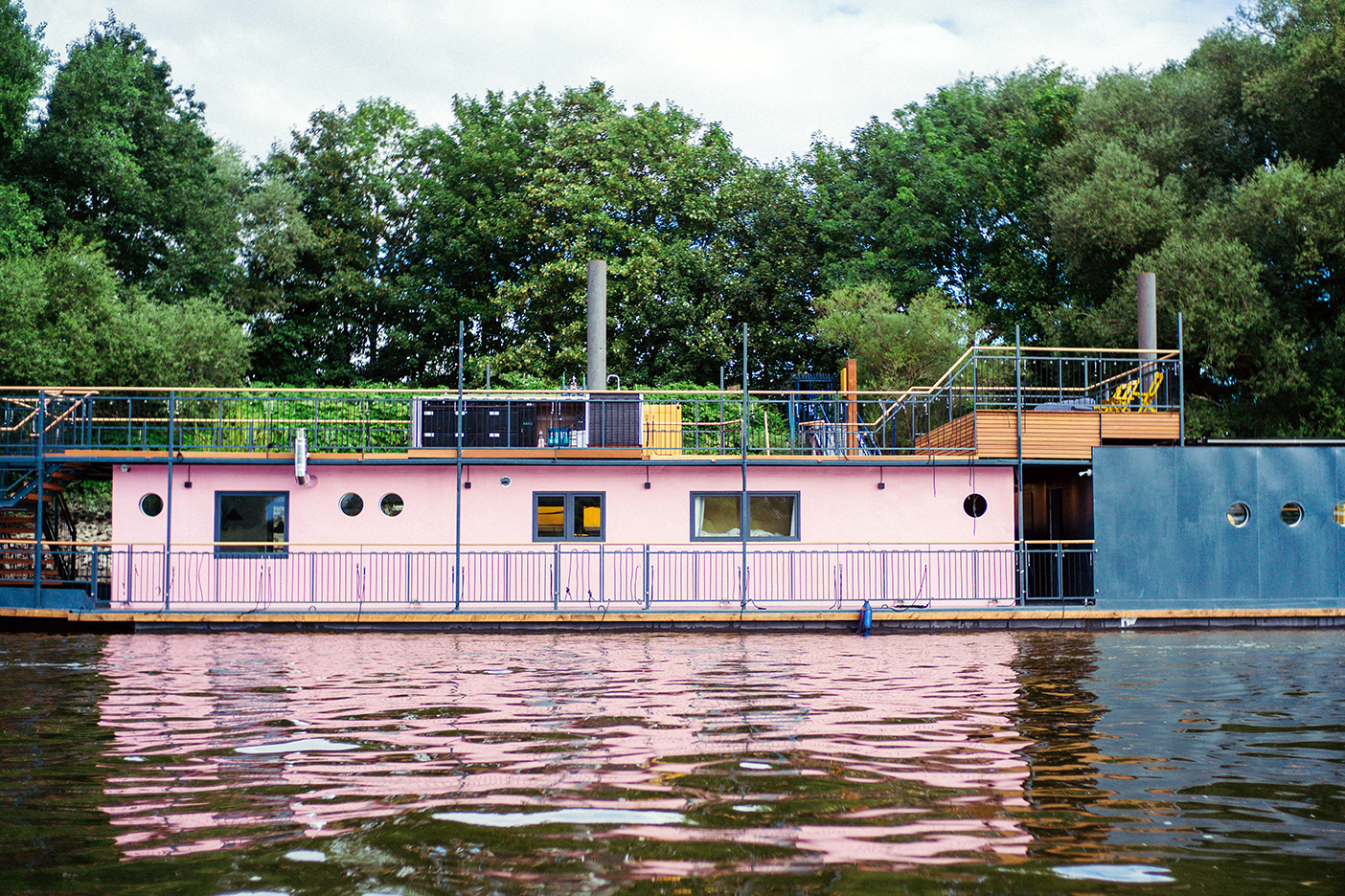 Netflix’s The Houseboat Is Full of Renovation Tips