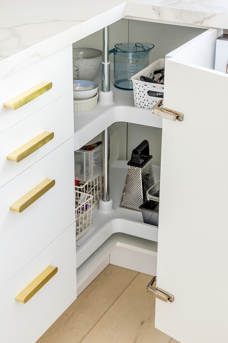 corner kitchen cabinet