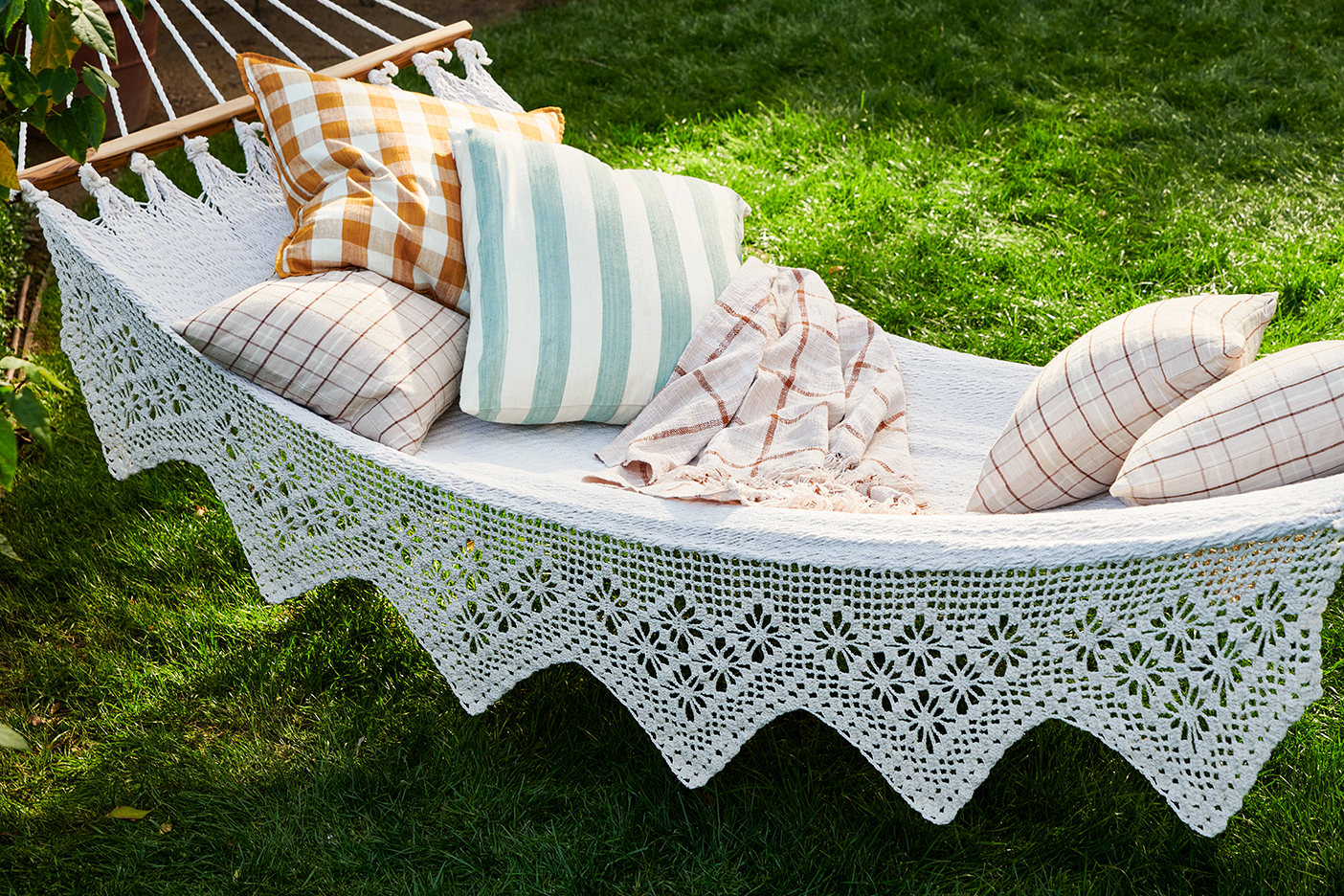 hammock with pillows