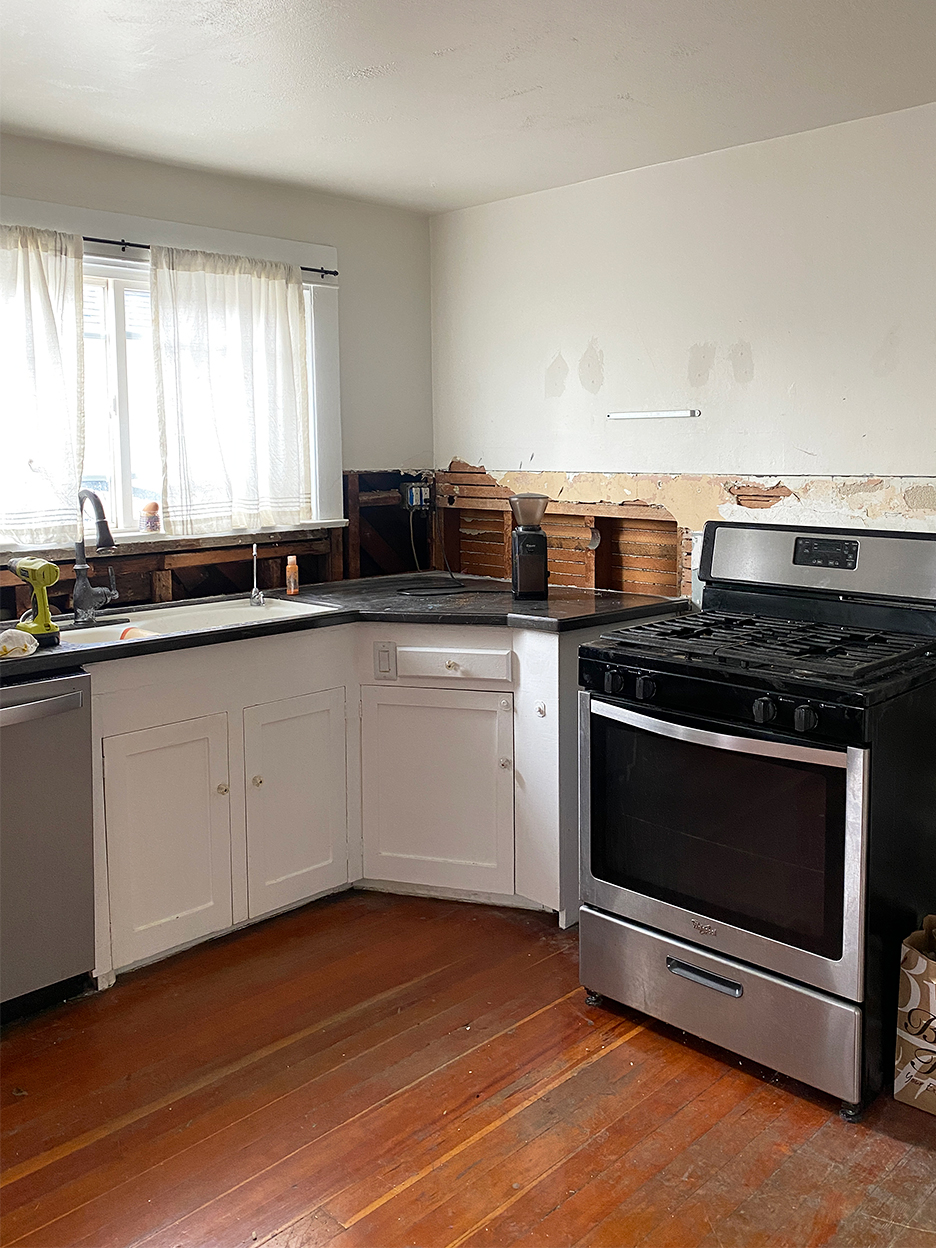 white subway tile kitchen