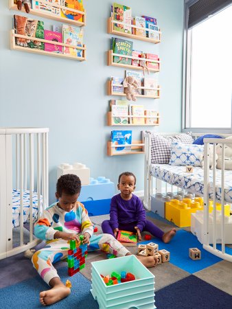 This 100-Square-Foot Space Is a Home Office by Day and a Boys’ Bedroom by Night