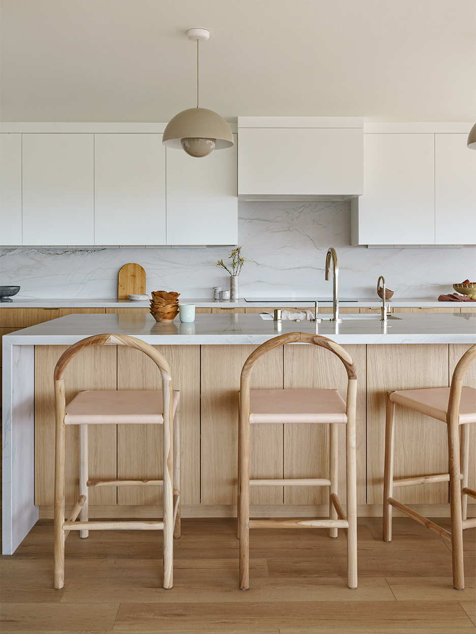 curved back countertop stools