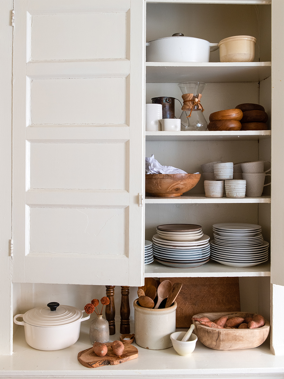 white kitchen cabinets