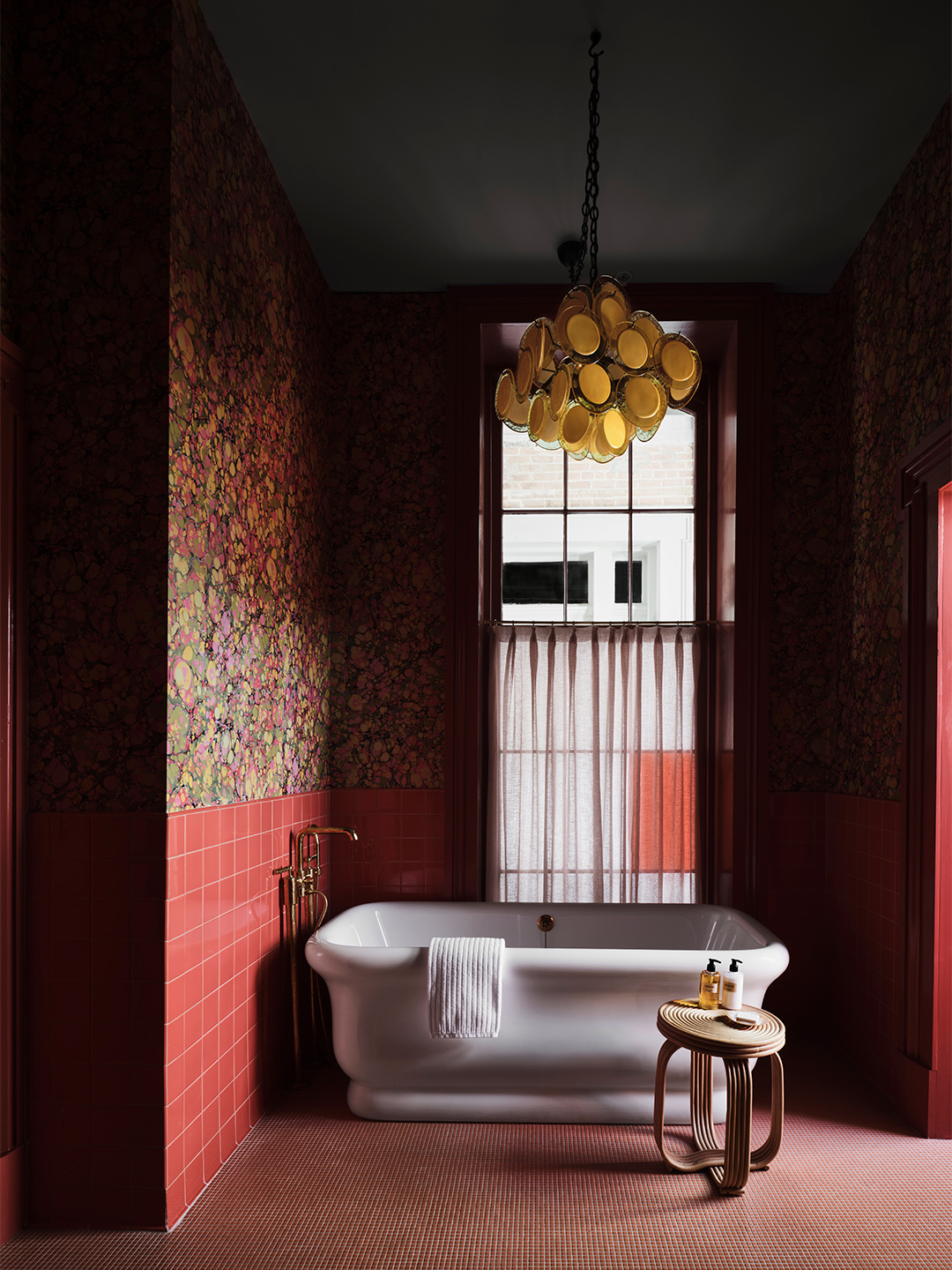 Bathroom with tub at Hotel Saint Vincent