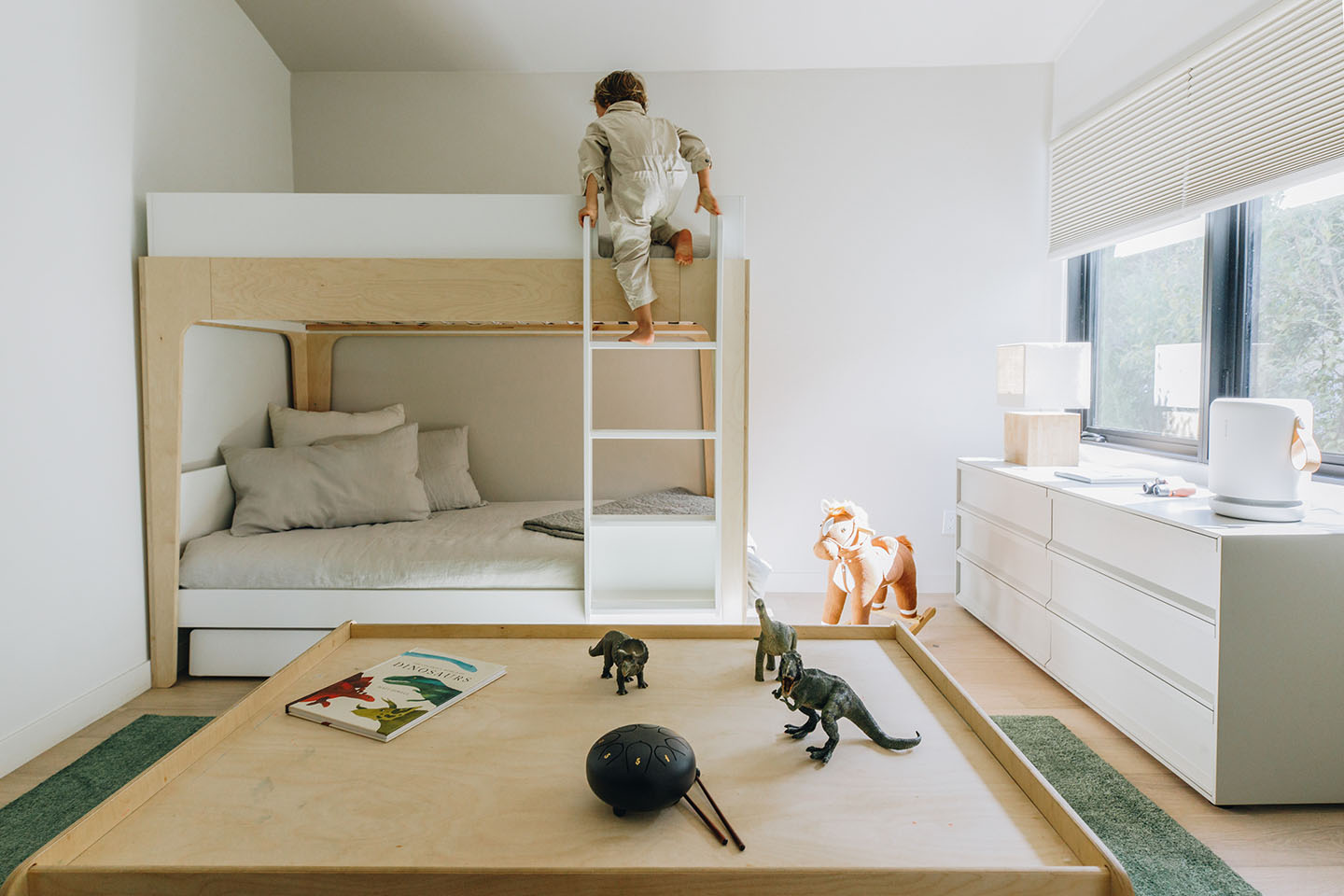kid's room with bunkbeds