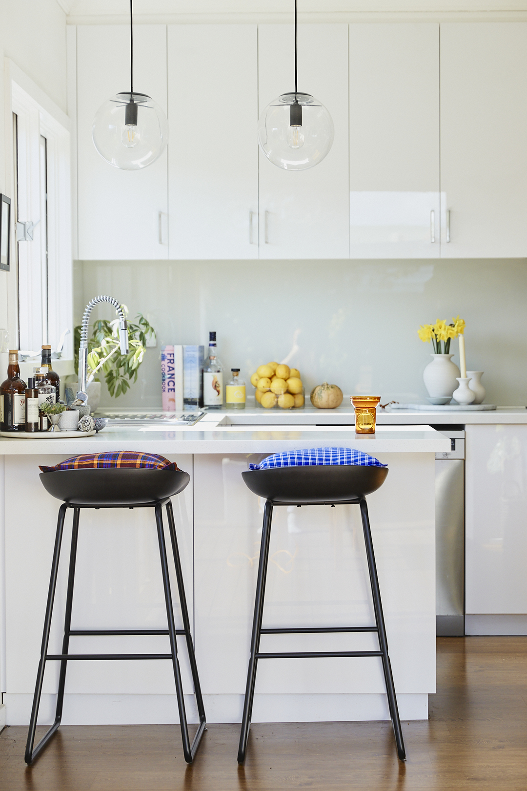 Kitchen, white appliances