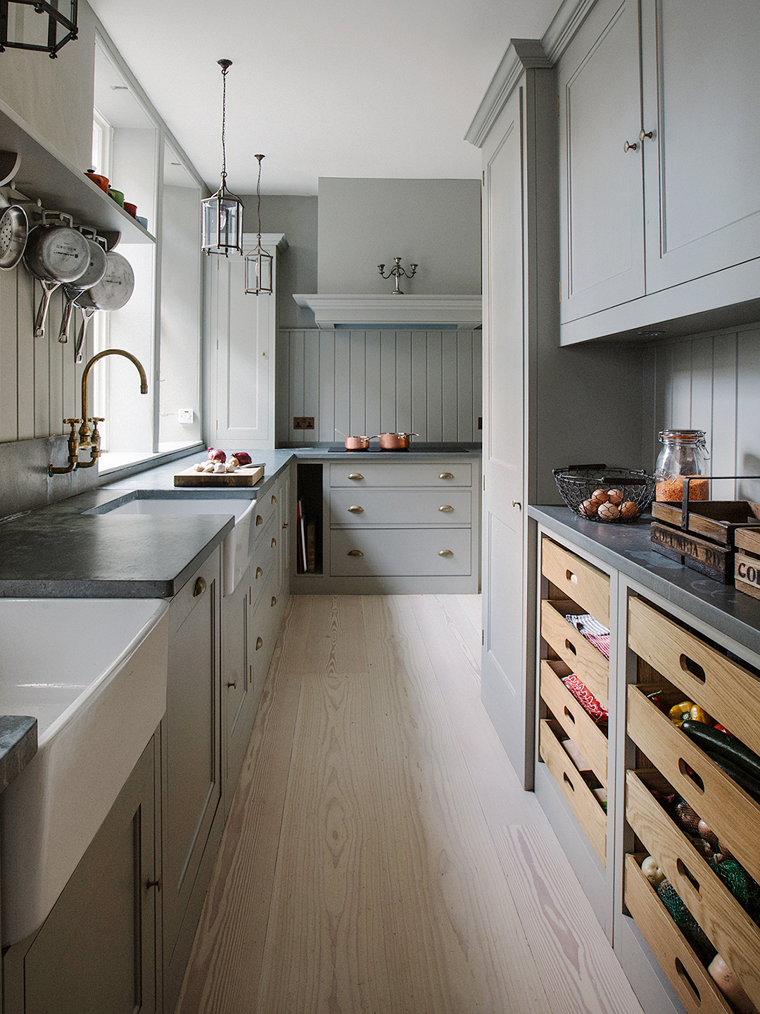 kitchen with slatted fruit storage trays