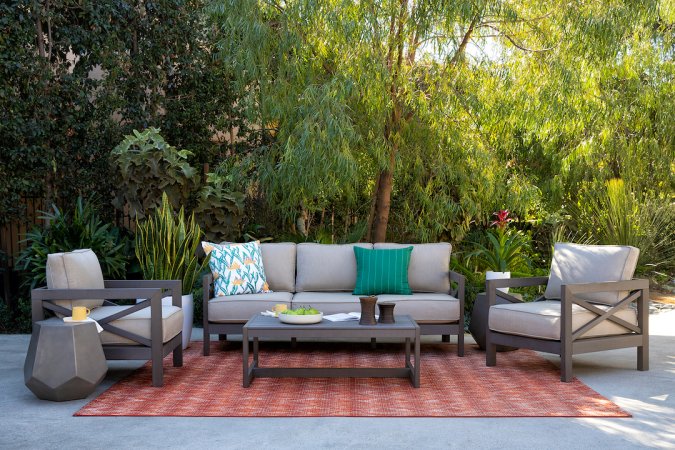 The Seasonless Accessory That 54% of People Want in Their Backyards