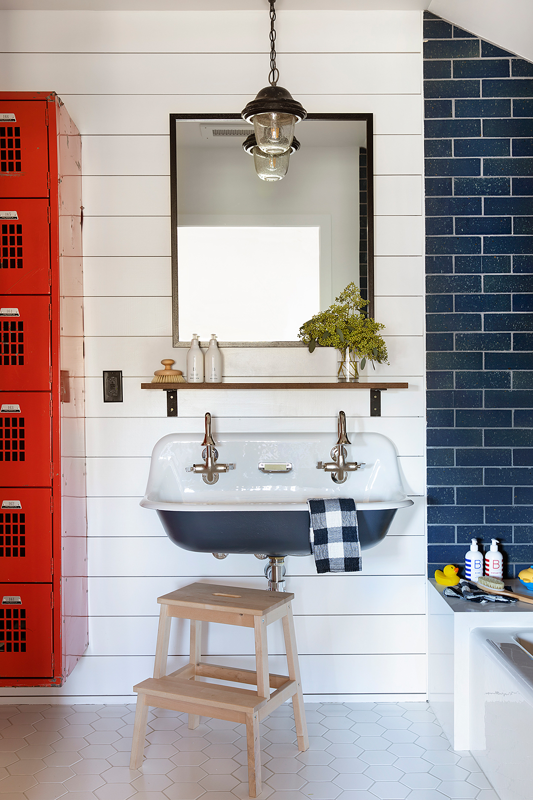 farmhouse bathroom sink