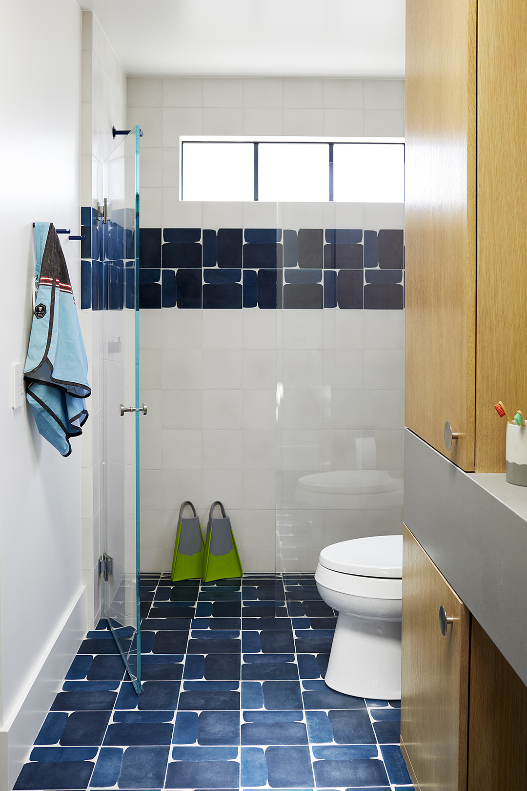 blue baththroom tile