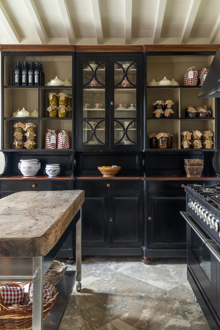 black farmhouse kitchen