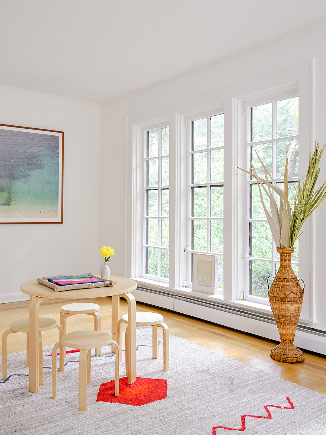 room with kids table and graphic rug