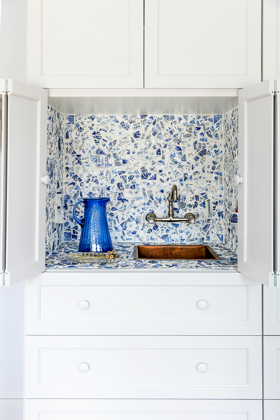 sink nook with blue tile