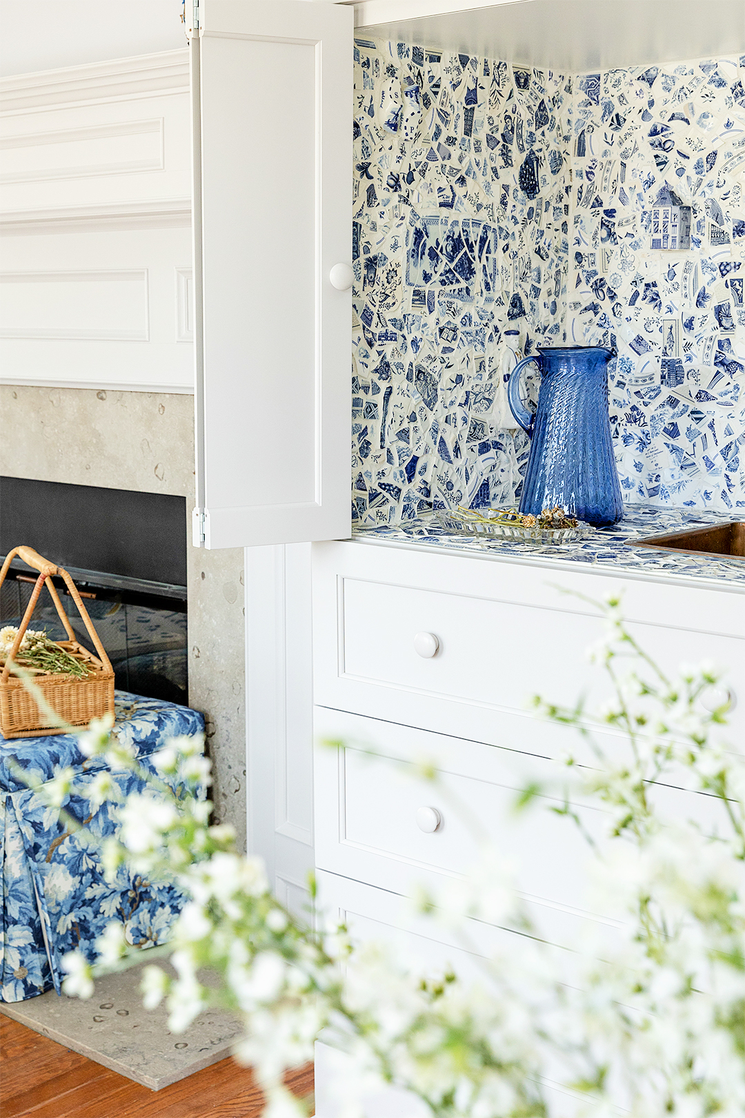 sink nook with blue tile