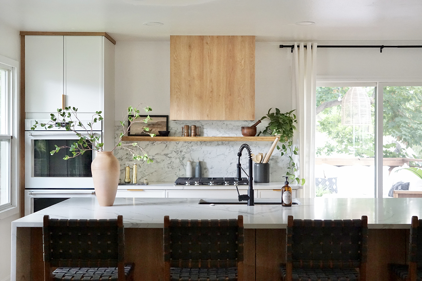 white and wood kitchen