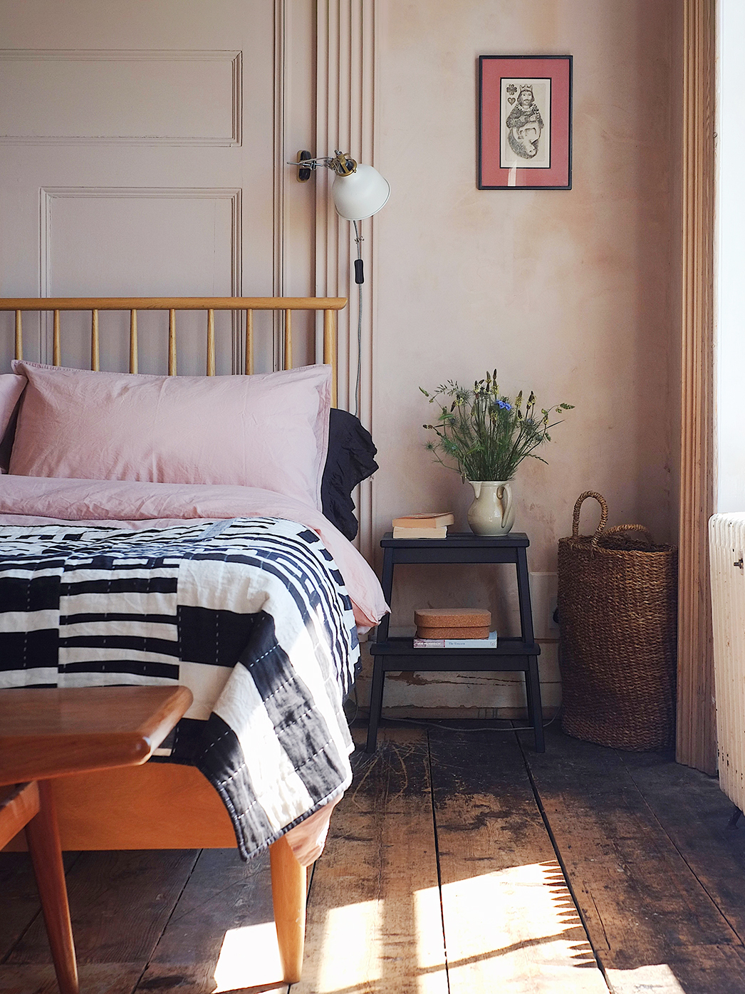 primary bedroom with quilt