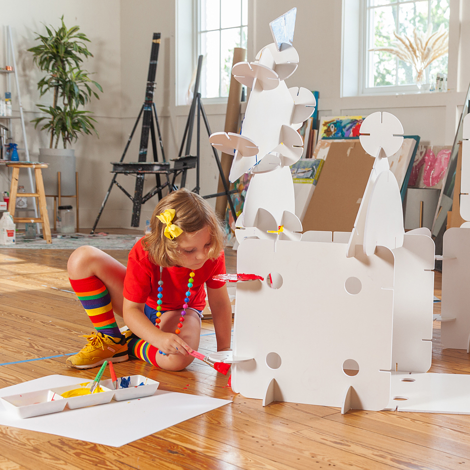 girl coloring fort