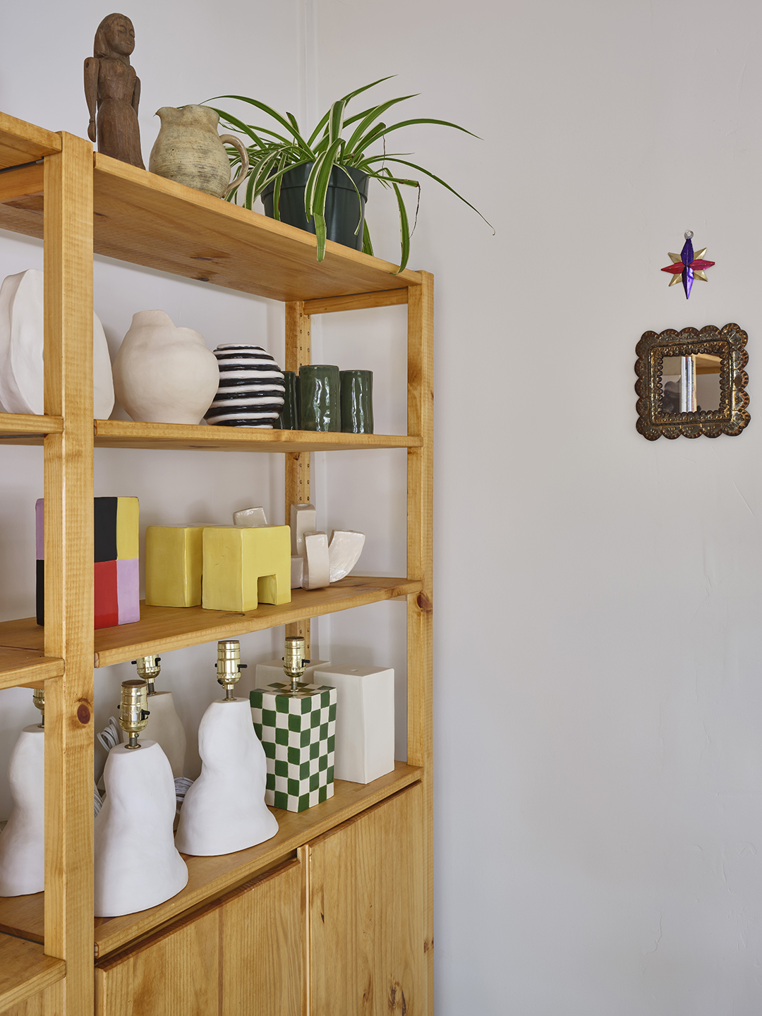 vessels on shelf