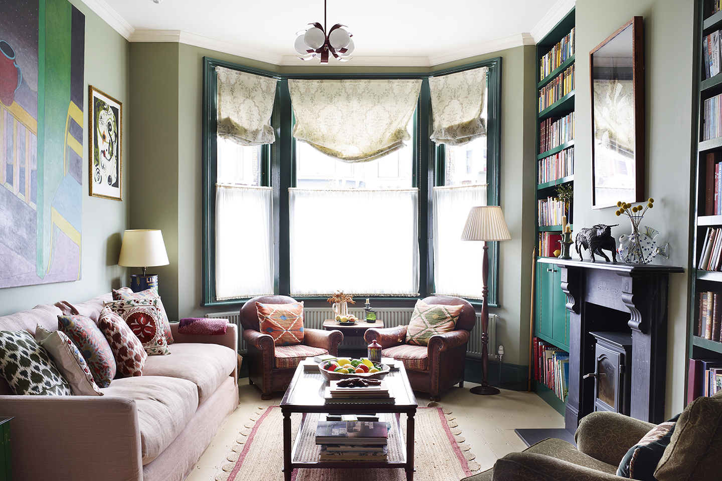 green living room with pink sofa