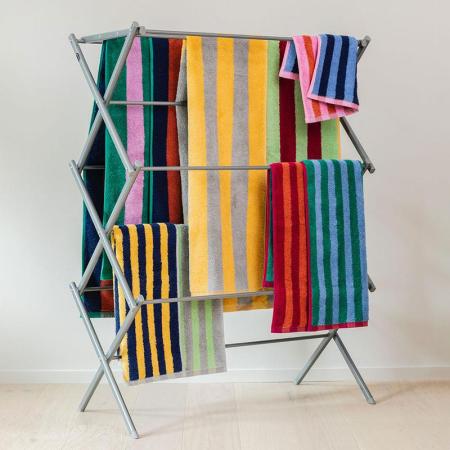  SET OF COLORFUL STRIPED TOWELS