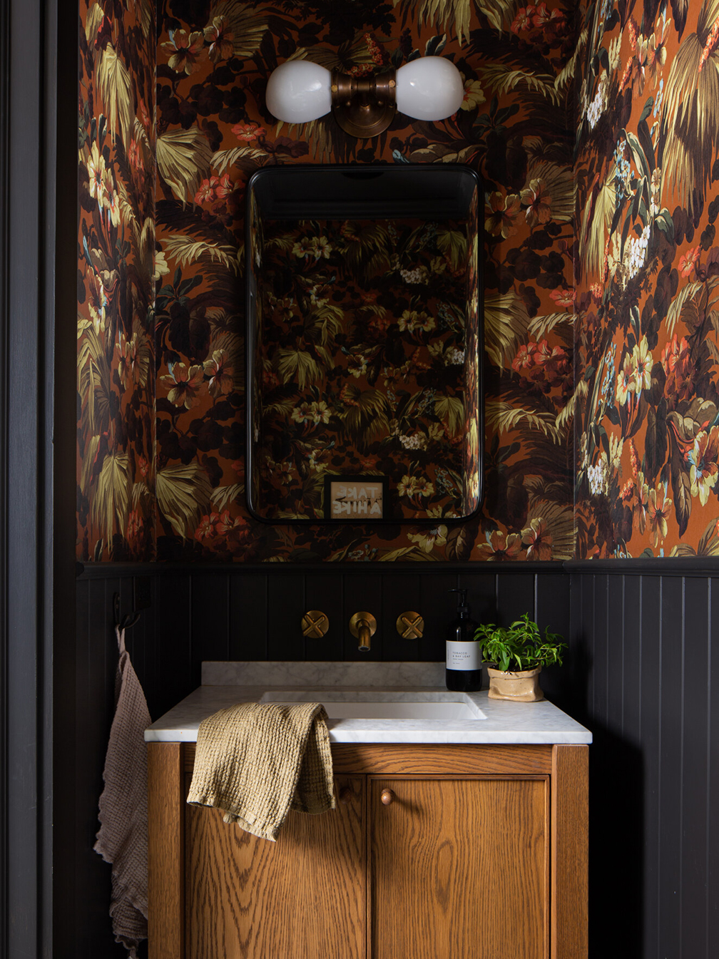 bathroom wil leafy orange and brown wallpaper