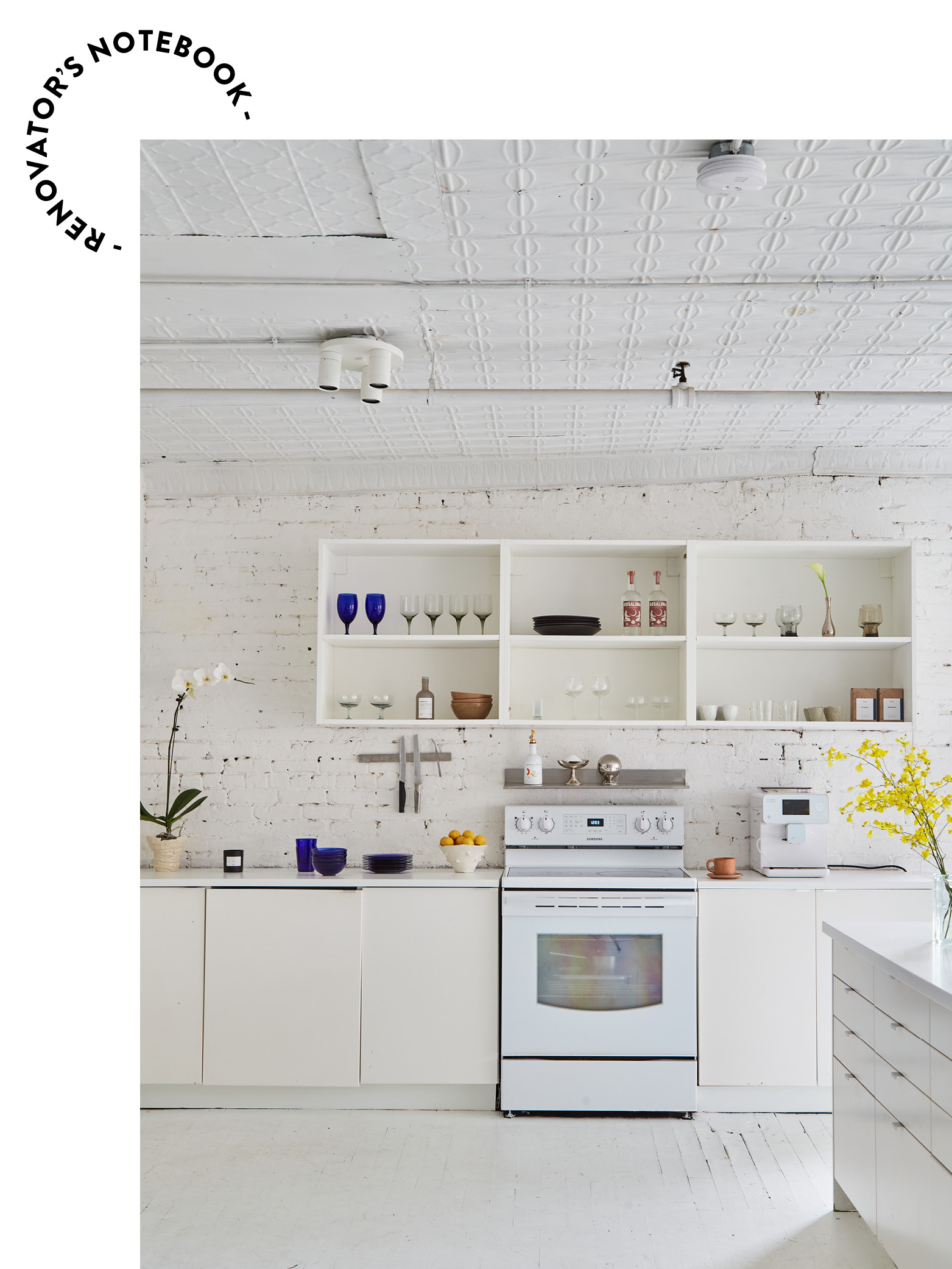 white kitchen on reno notebook background