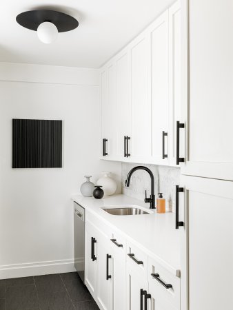 white kitchen wiht black hardware