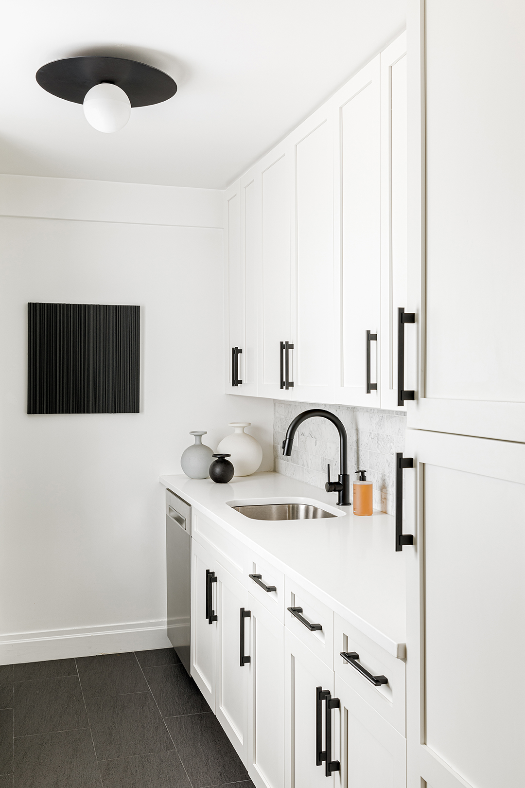 white kitchen wiht black hardware