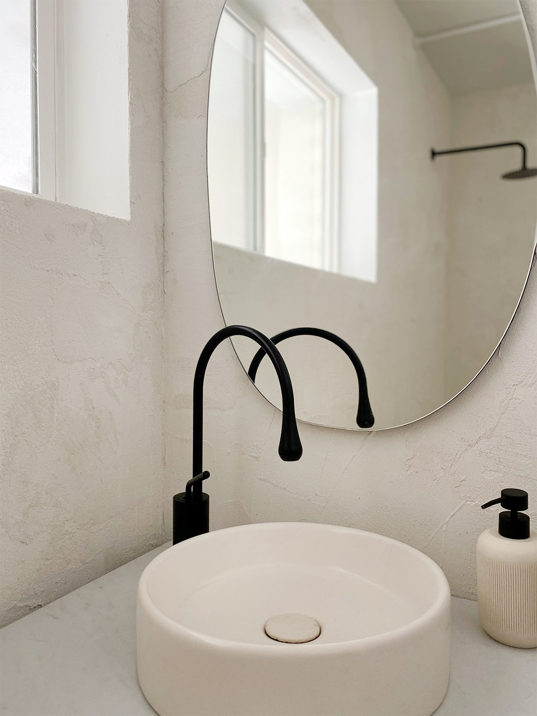 black sink faucet