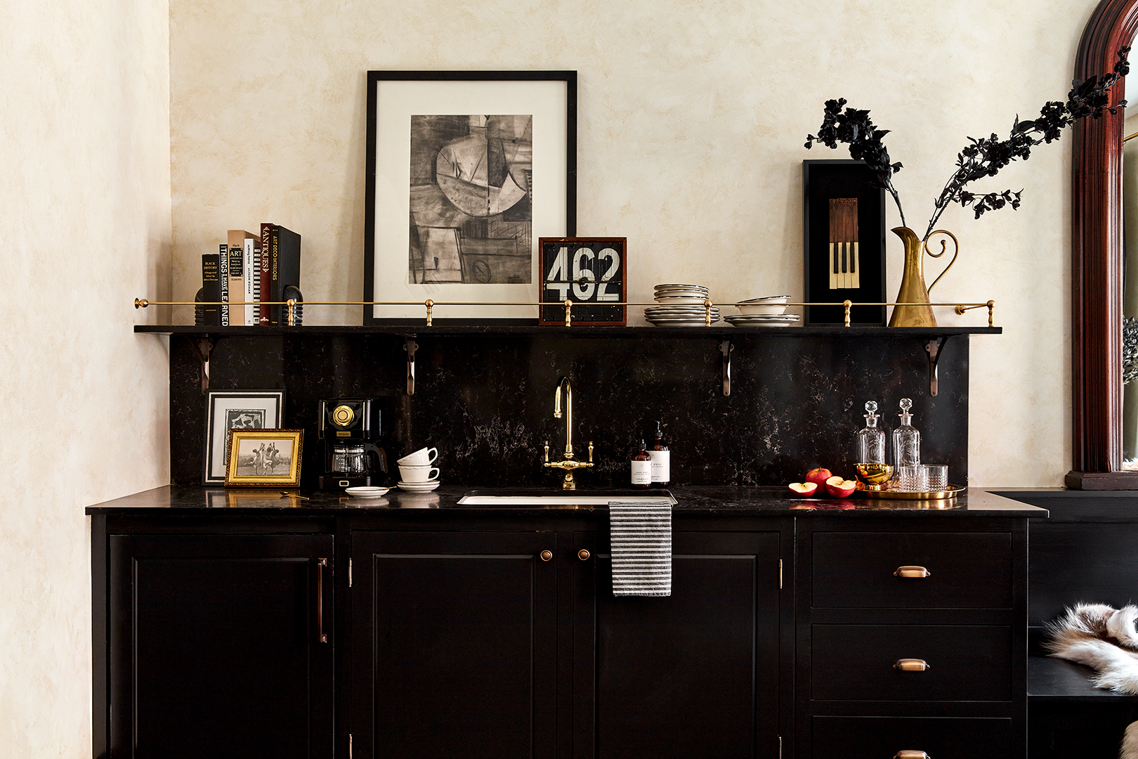 Black kitchen cabinets