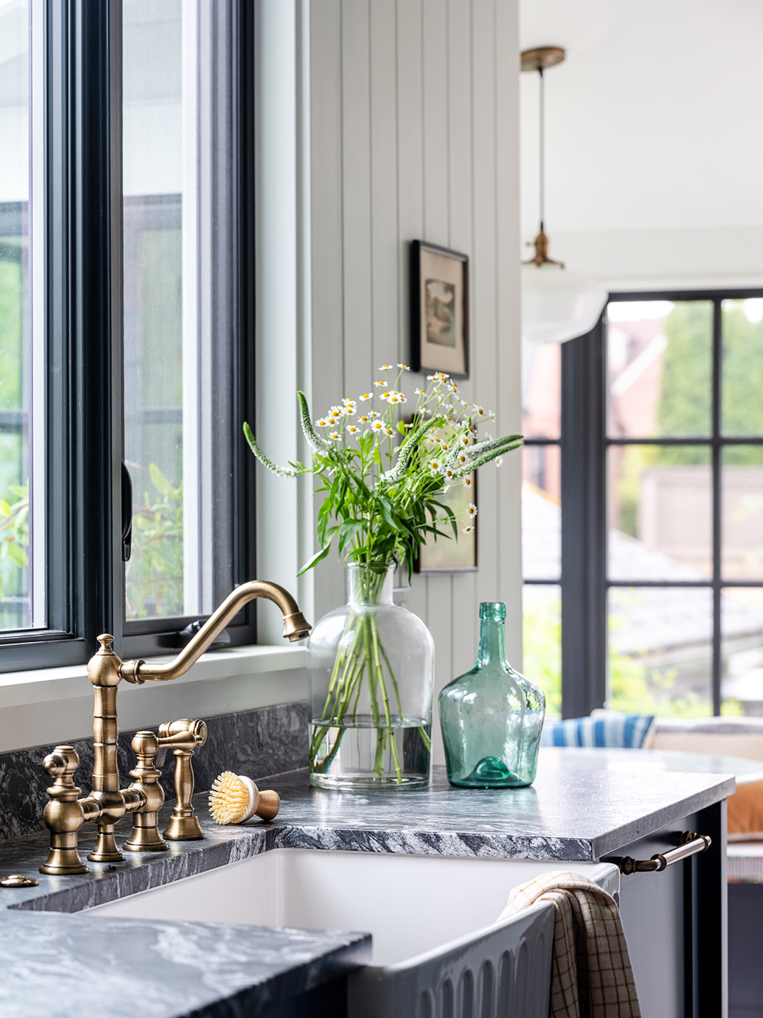 farmhouse white sink