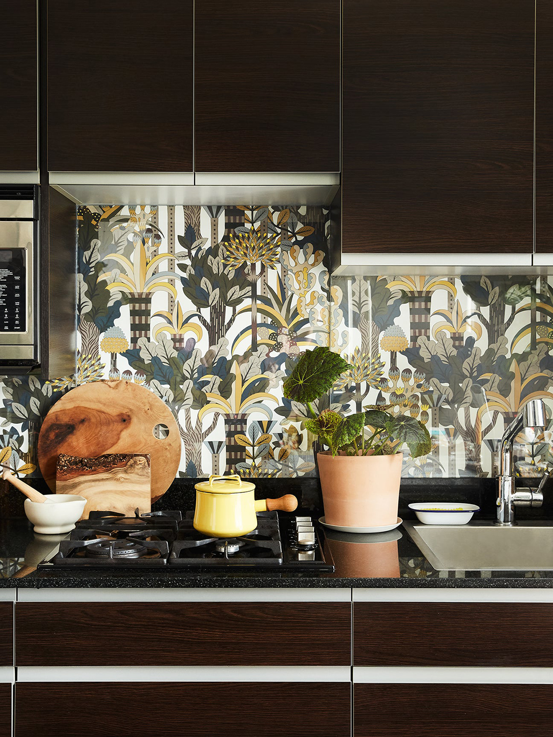 kitchen backsplash with glass tiles