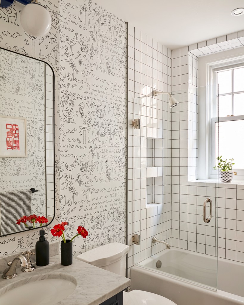 black and white bathroom