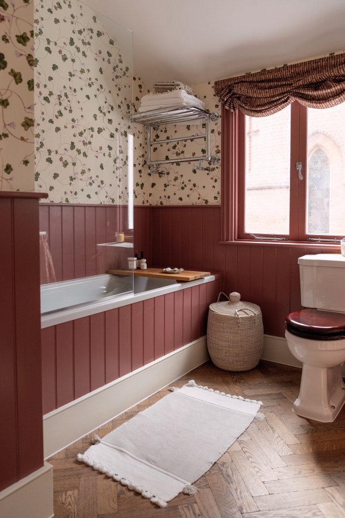 wood paneled tub