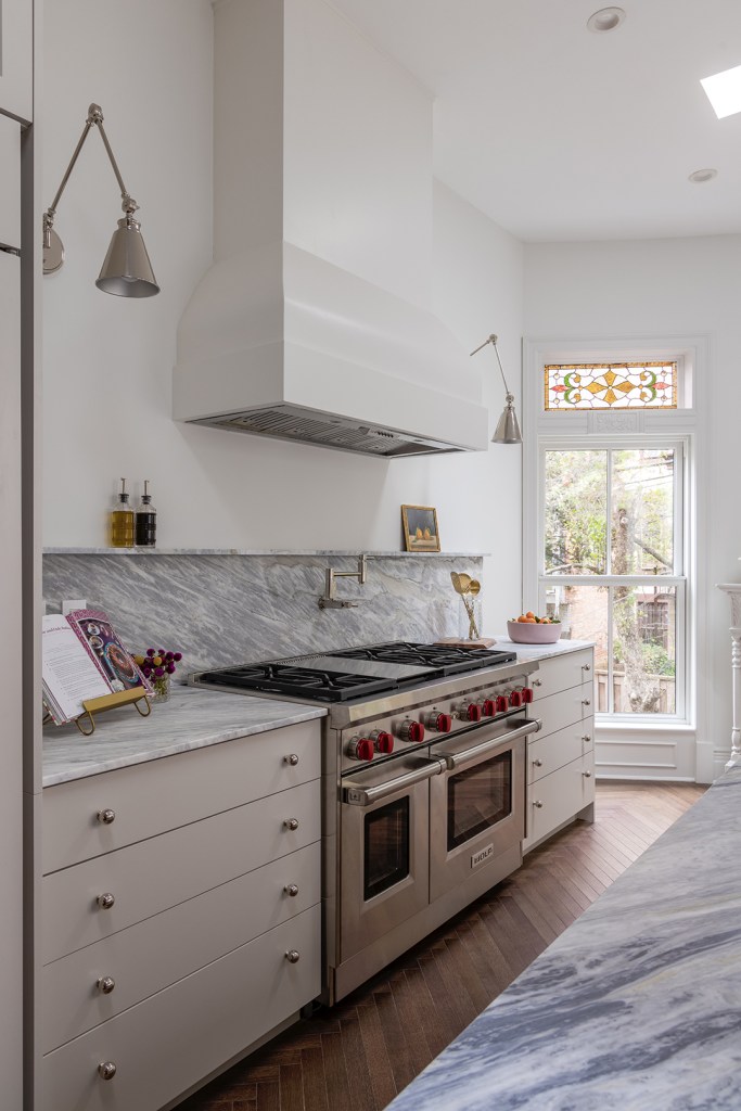 white kitchen cabinets