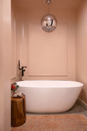 pink tub niche