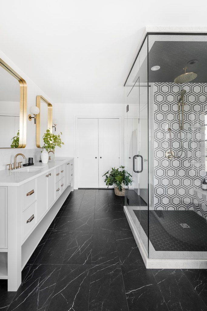 black and white bathroom