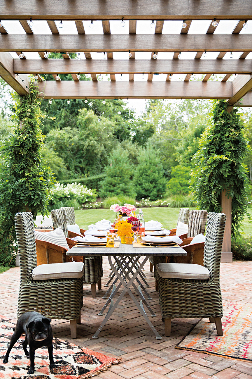 traditional dinign table under pergola