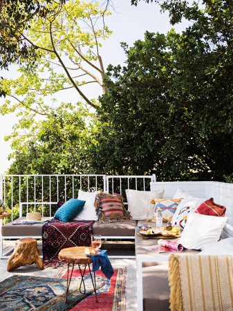 Jewel-Toned Outdoor Rugs That Will Survive Backyard Barbecue Season Are 40% Off