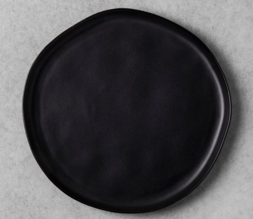  black ceramic dinner plate