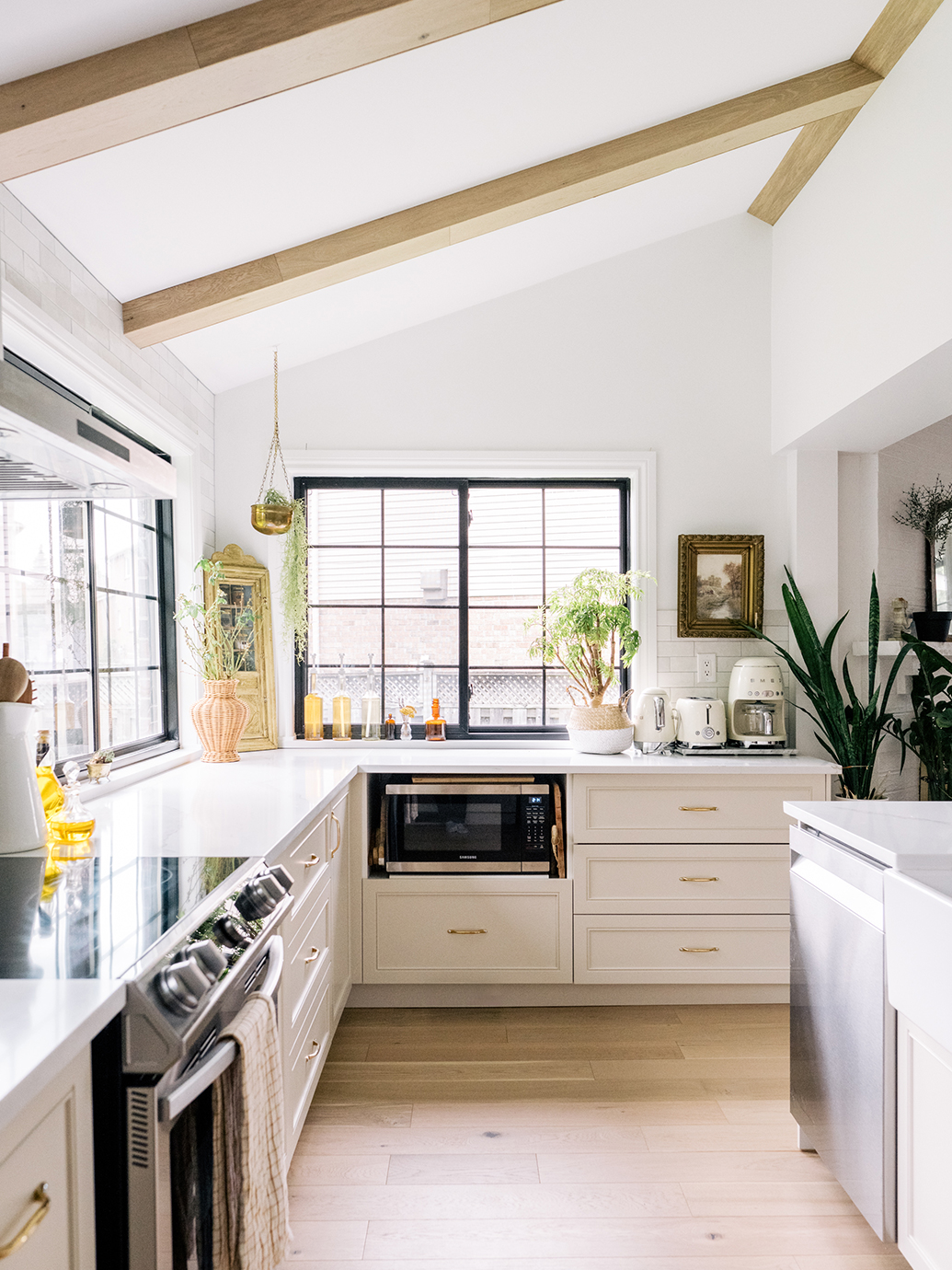 white lower cabinets