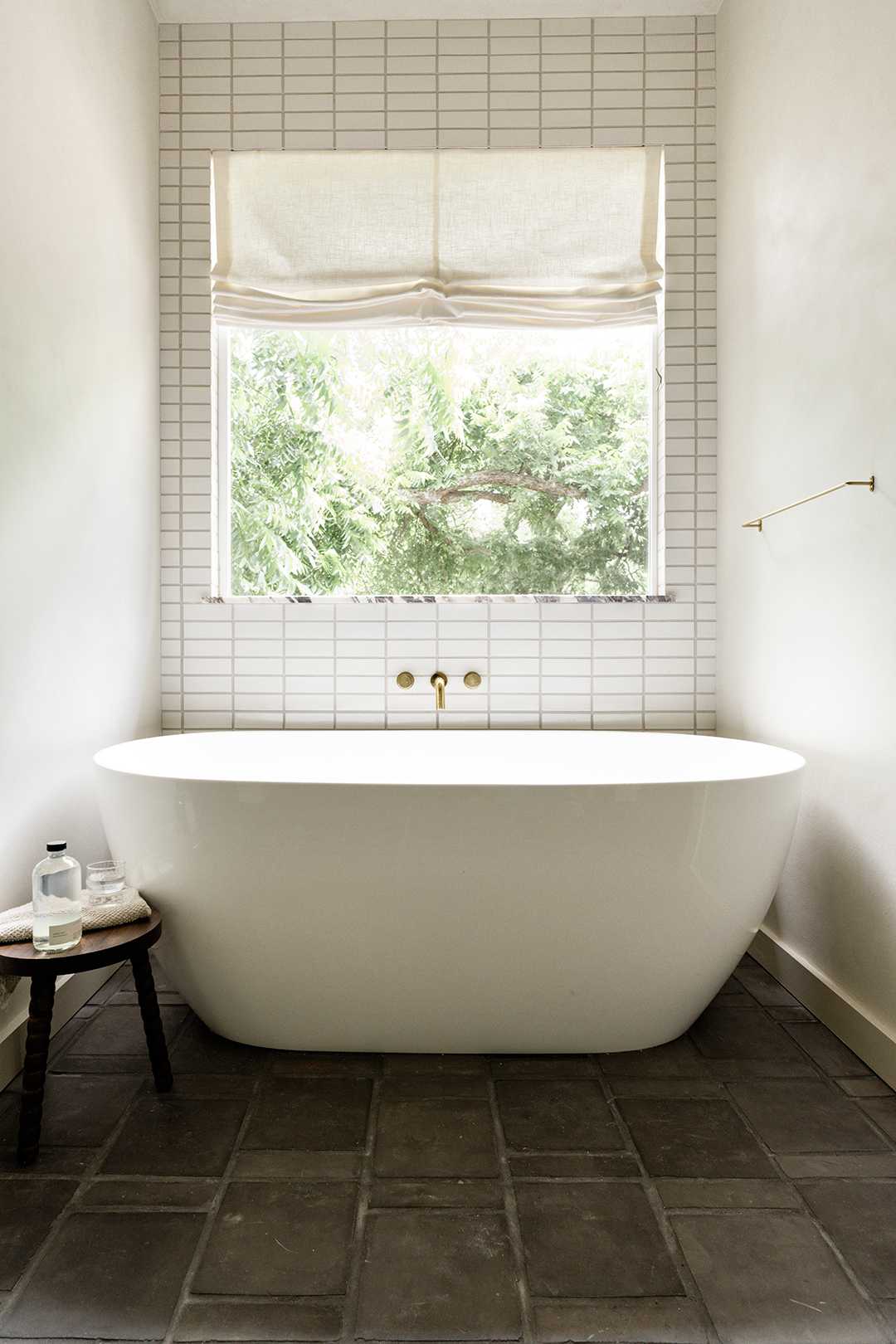 tub under window