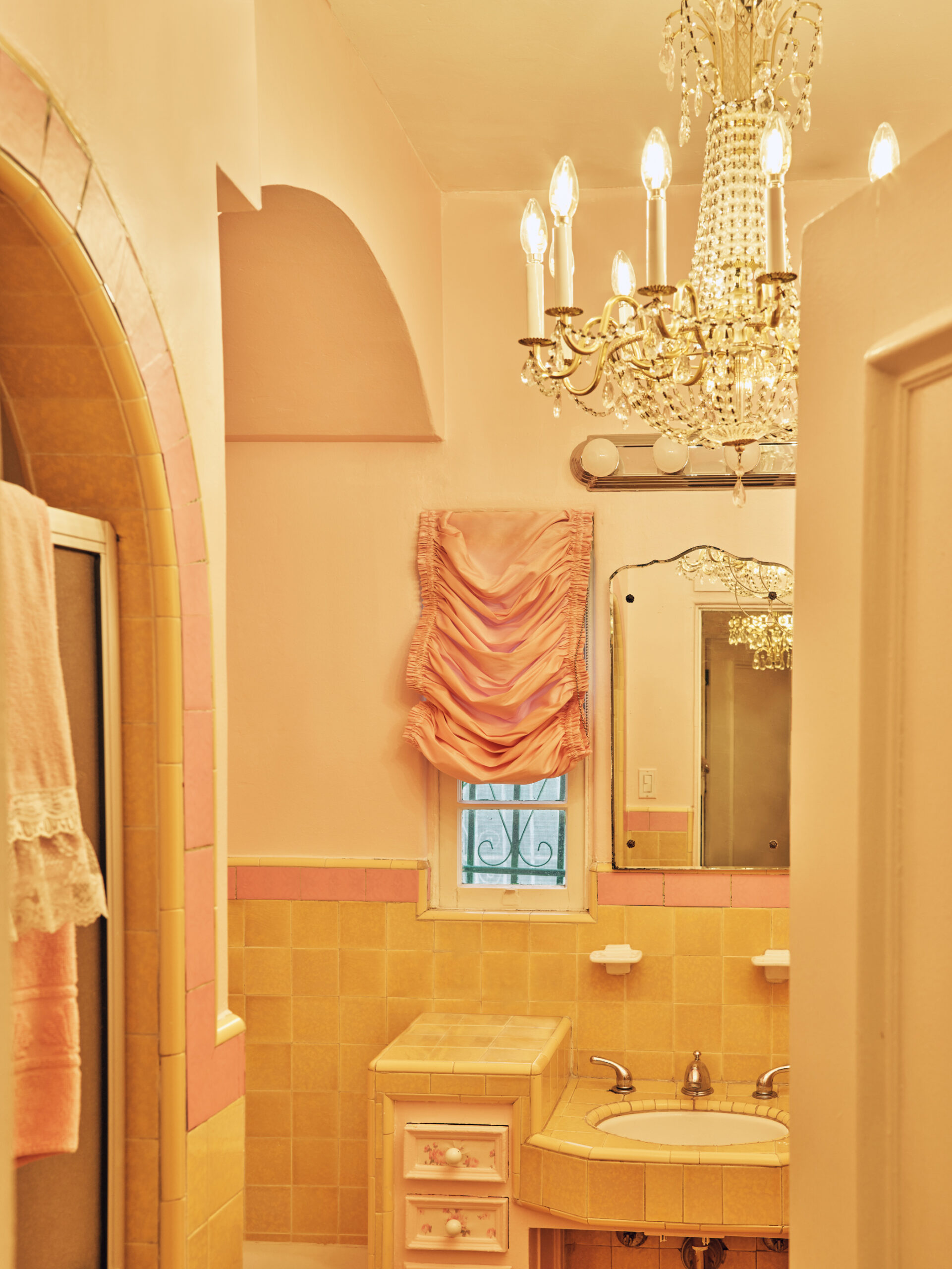 vintage yellow tile bathroom