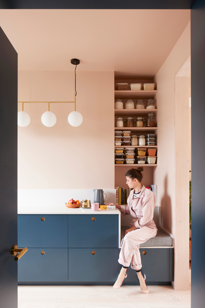 woman sitting on bench nook