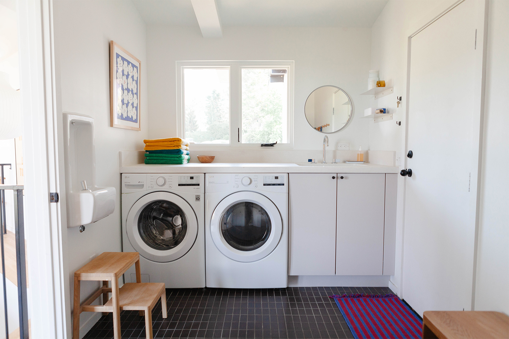 minimalist laundry room