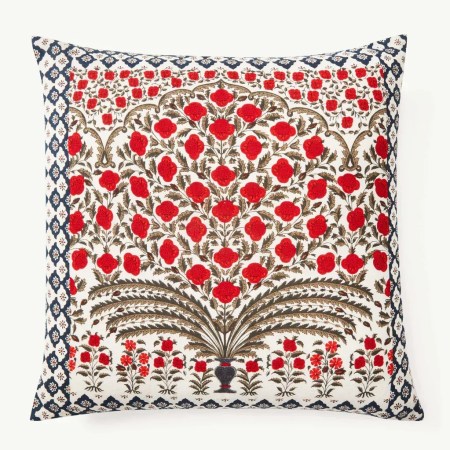  Patterned pillow.