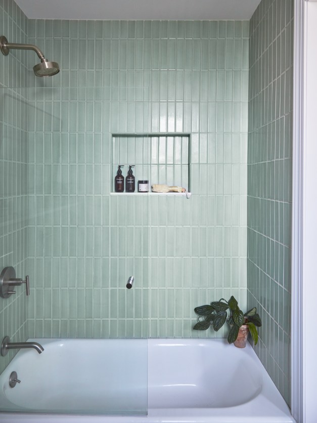 A $12,000 Brooklyn Bathroom Renovation That Didn't Ditch All the ...