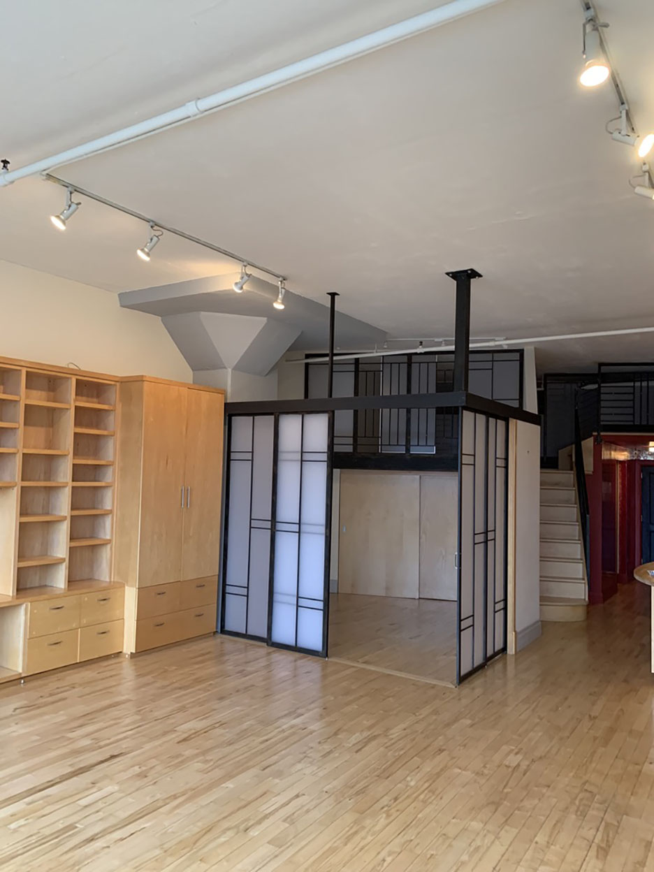 brooklyn loft with frosted glass–walled room