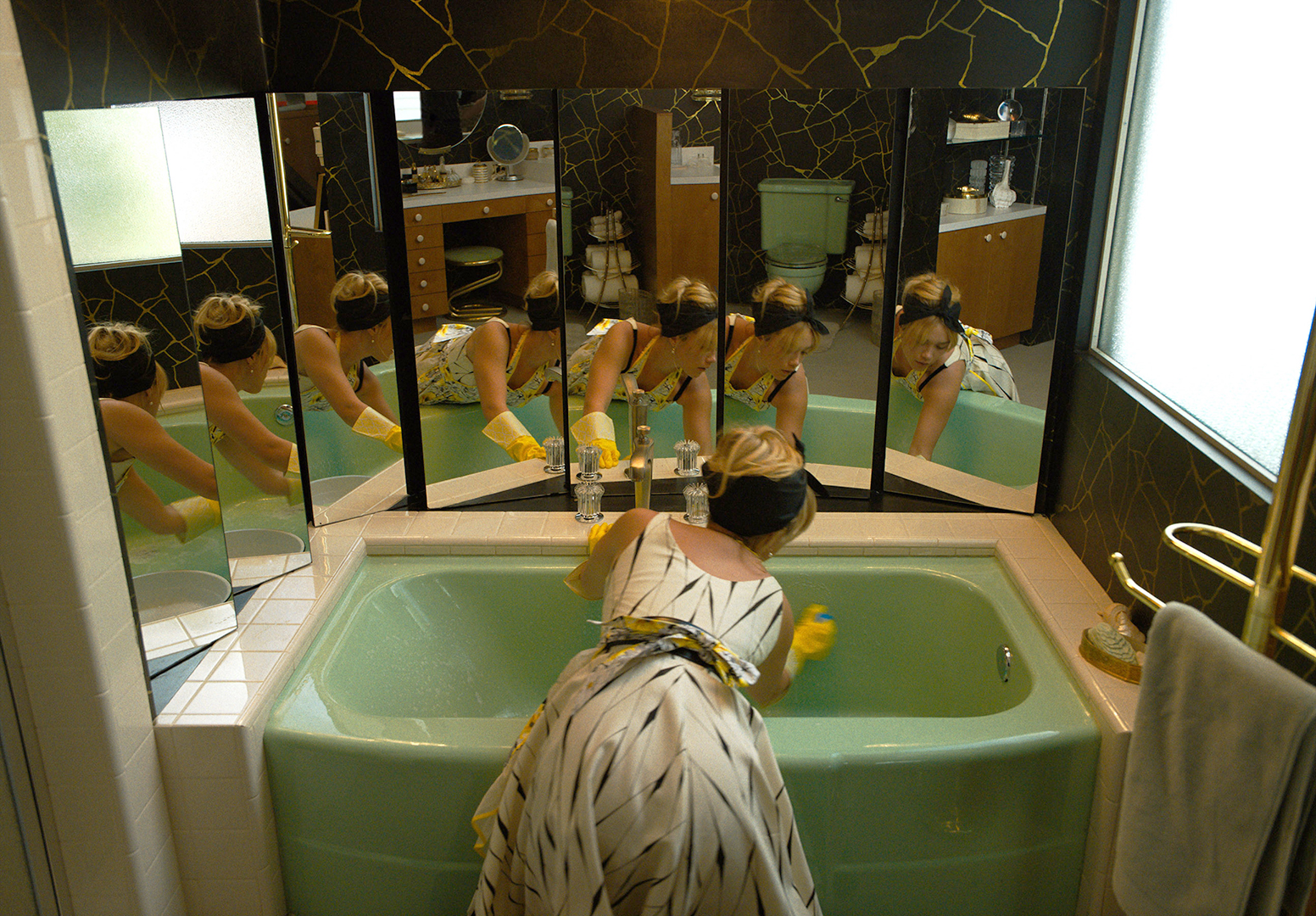 woman cleaning bathtub.