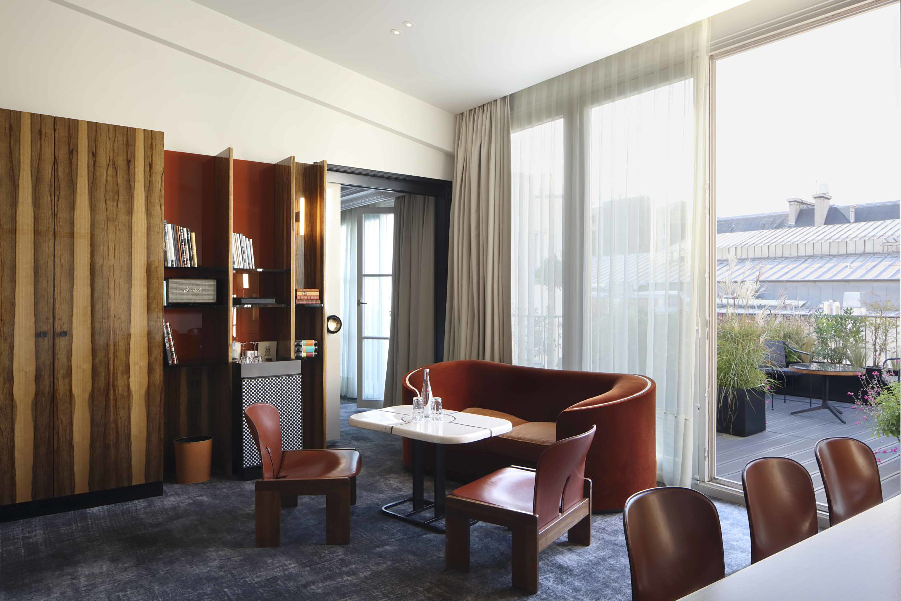 les bain suite with warhol sofa in paris
